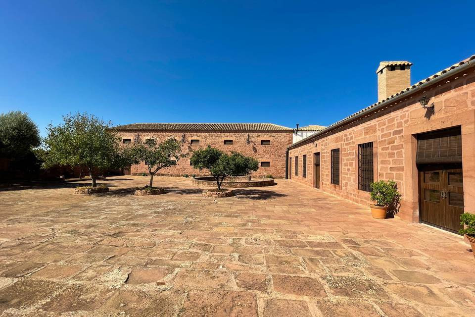 Finca La Coronada - Patio principal del molino Calcula